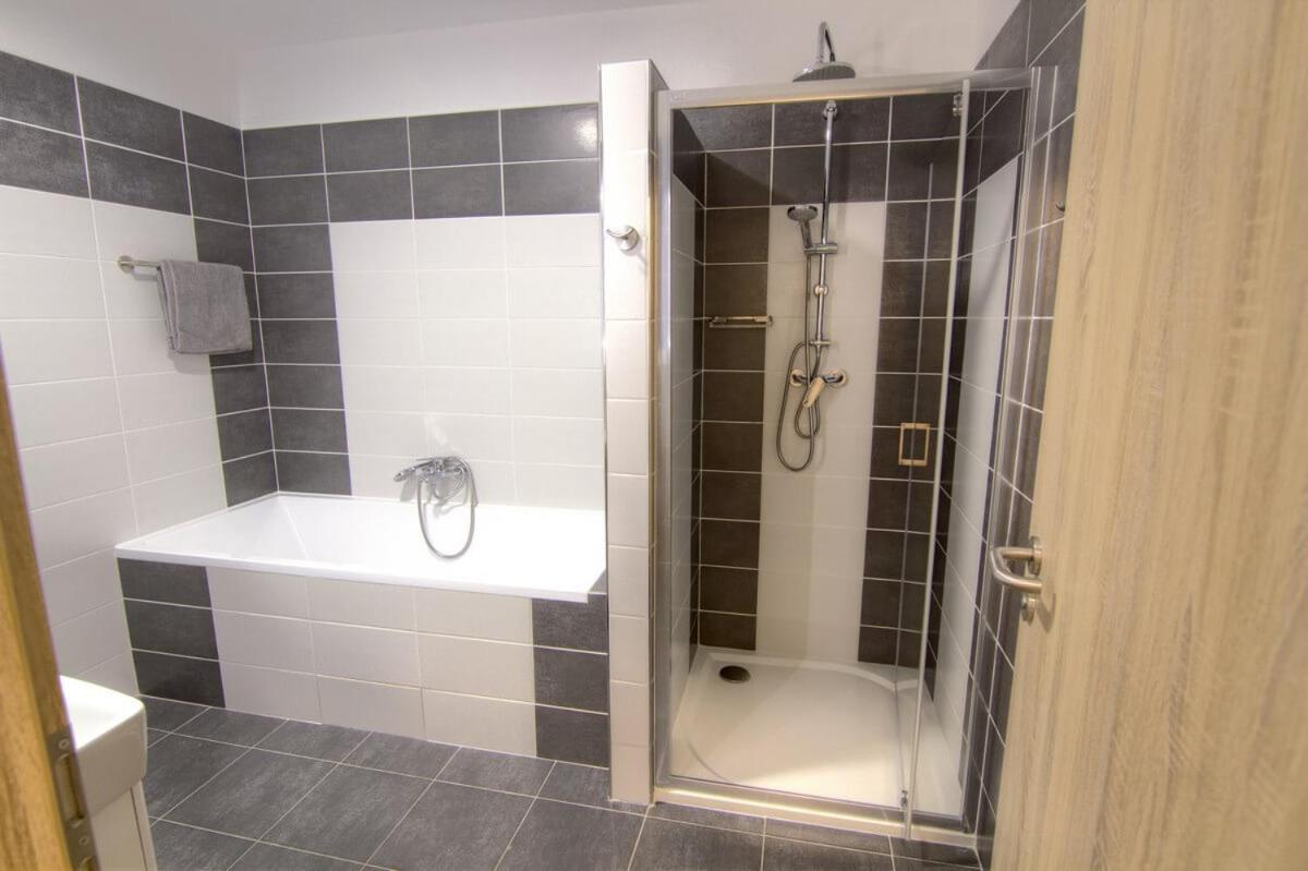 Zim-Let Lipno Apartment Frymburk Bagian luar foto